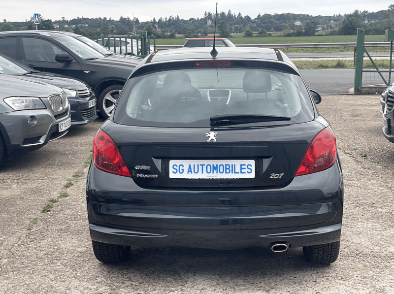 PEUGEOT 207 2009