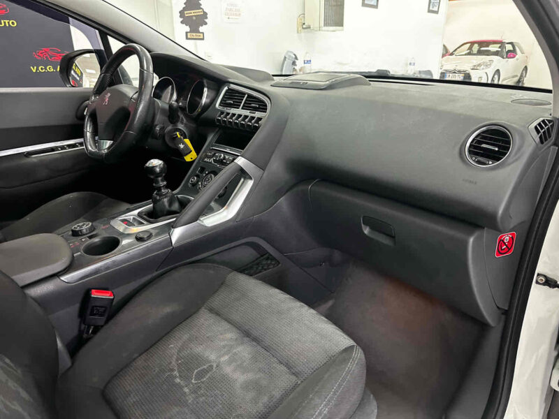 PEUGEOT 3008 1.6 HDi 112 Allure