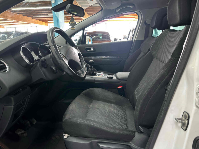 PEUGEOT 3008 1.6 HDi 112 Allure