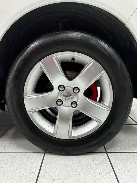 PEUGEOT 3008 1.6 HDi 112 Allure