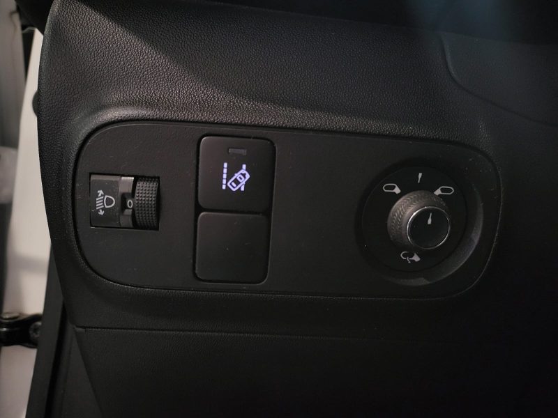 CITROEN C3 III 1.2 PureTech 110cv Feel BVM6 5p // APPLE CARPLAY/ANDROID AUTO/CAMERA DE RECUL