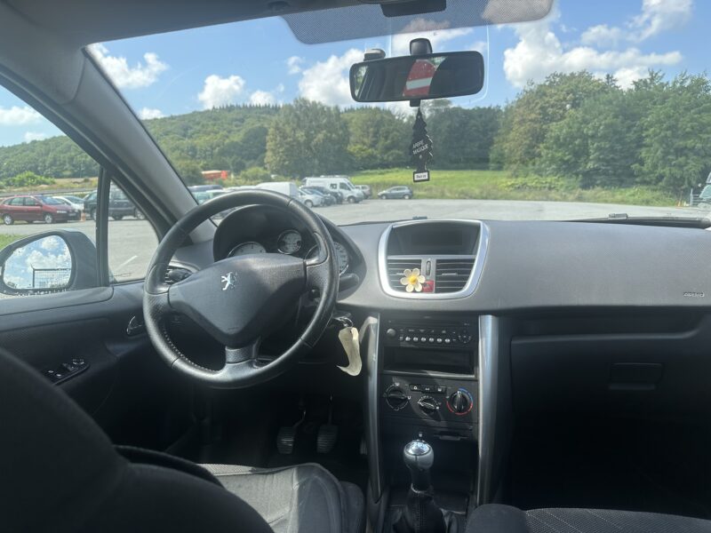 PEUGEOT 207 2009