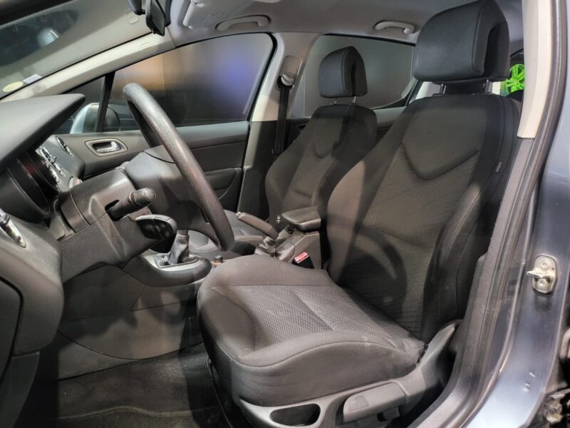 PEUGEOT 308 1.6 VTi 120cv Confort Pack 5p // CLIM AUTO BI-ZONE/RADIO CD MP3/REGULATEUR-LIMITEUR DE V