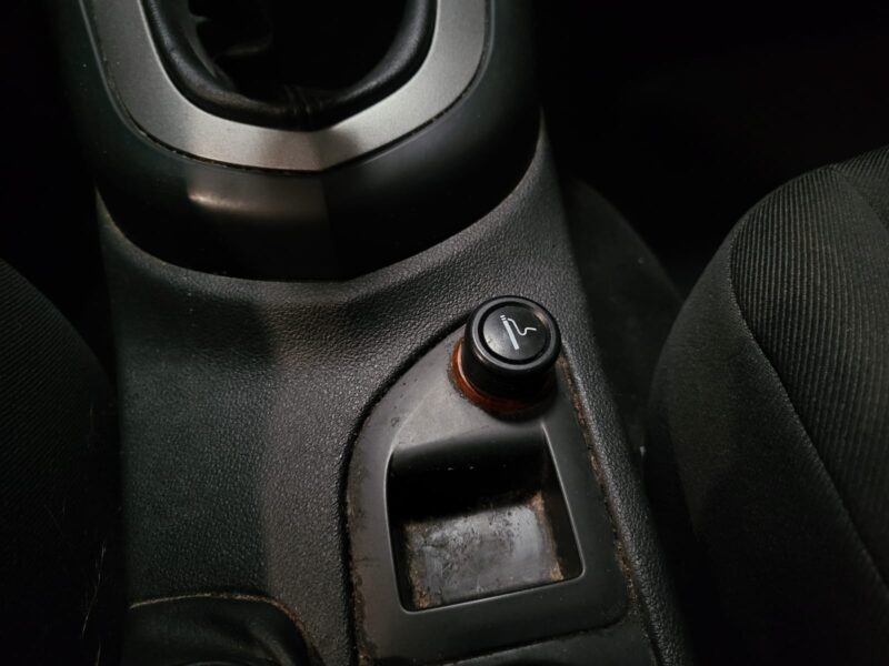 PEUGEOT 308 1.6 VTi 120cv Confort Pack 5p // CLIM AUTO BI-ZONE/RADIO CD MP3/REGULATEUR-LIMITEUR DE V