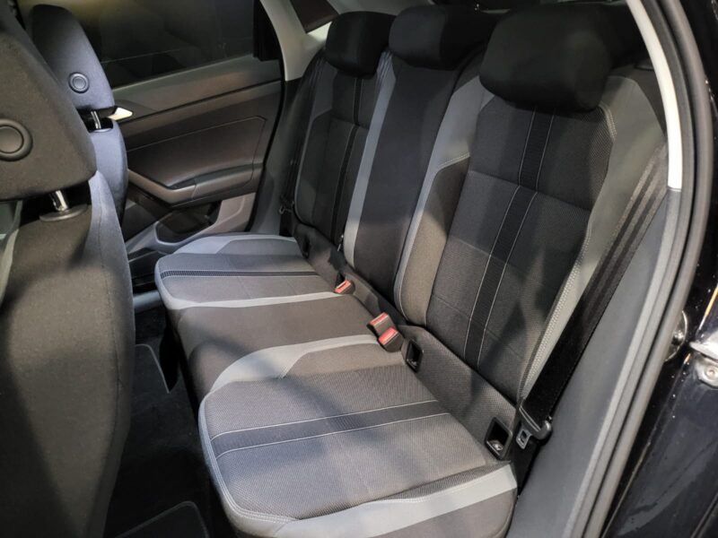 VI 1.0 TSI 95cv R-Line / APPLE CARPLAY/ CAMERA AV-AR / REGULATEUR