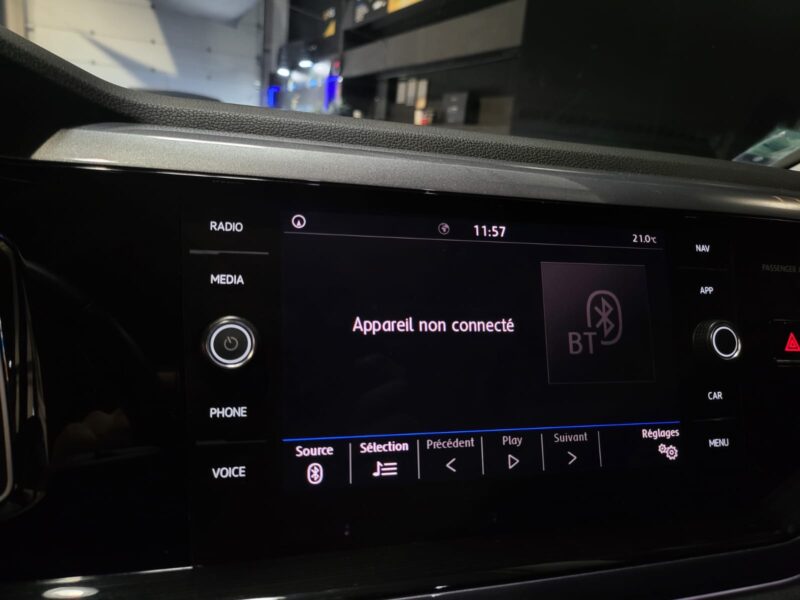 VI 1.0 TSI 95cv R-Line / APPLE CARPLAY/ CAMERA AV-AR / REGULATEUR