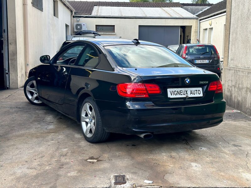 BMW SERIE 3 320 i LUXE  PAYER EN 4 X