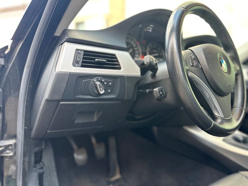 BMW SERIE 3 320 i LUXE  PAYER EN 4 X