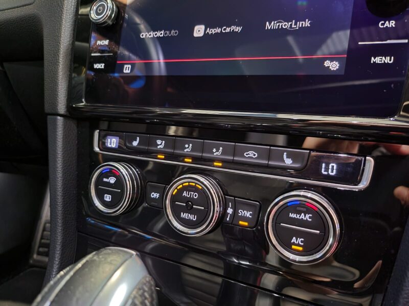 VOLKSWAGEN GOLF VII 2.0 TDI 184 cv VIRTUAL COCKPIT / CARPLAY / TOIT OUVRANT / CUIR COMPLET