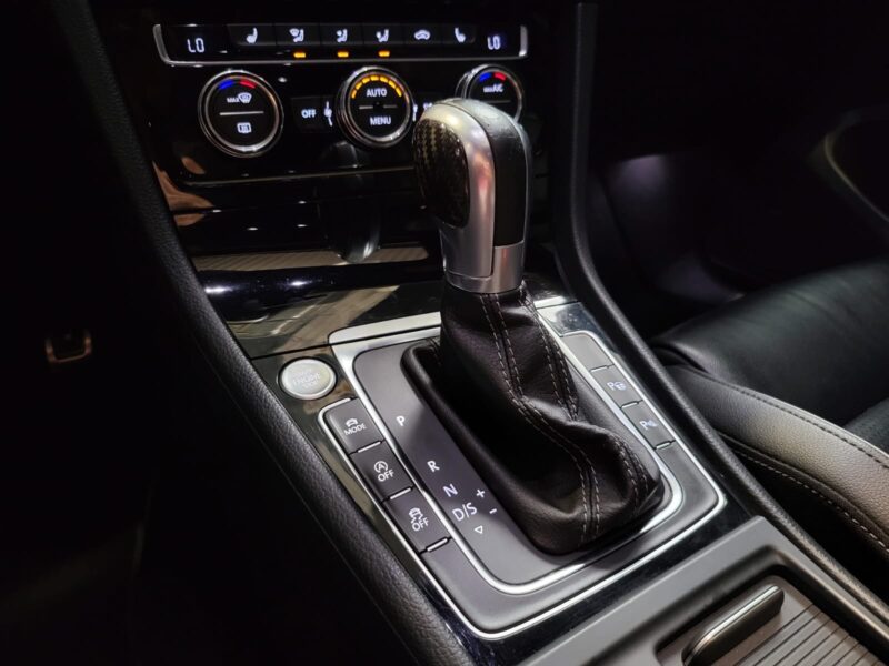 VOLKSWAGEN GOLF VII 2.0 TDI 184 cv VIRTUAL COCKPIT / CARPLAY / TOIT OUVRANT / CUIR COMPLET