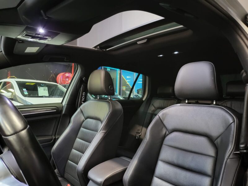 VOLKSWAGEN GOLF VII 2.0 TDI 184 cv VIRTUAL COCKPIT / CARPLAY / TOIT OUVRANT / CUIR COMPLET