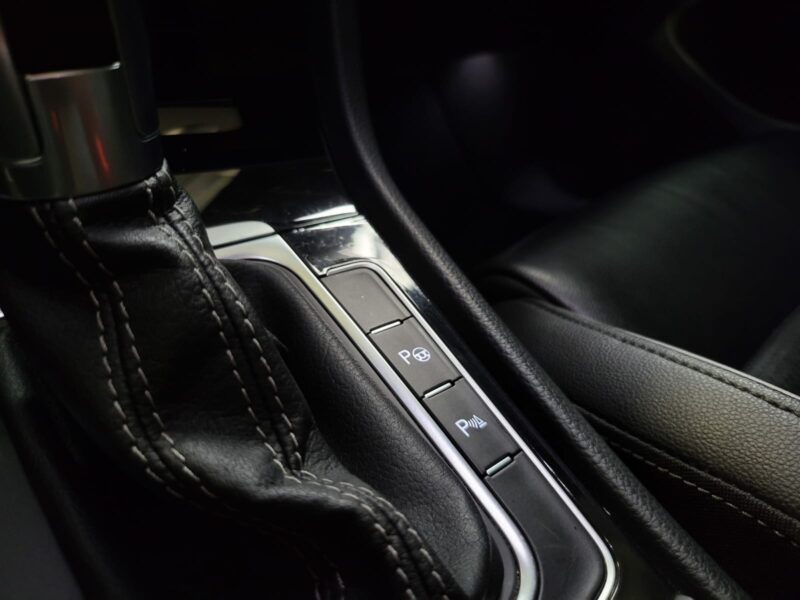 VOLKSWAGEN GOLF VII 2.0 TDI 184 cv VIRTUAL COCKPIT / CARPLAY / TOIT OUVRANT / CUIR COMPLET