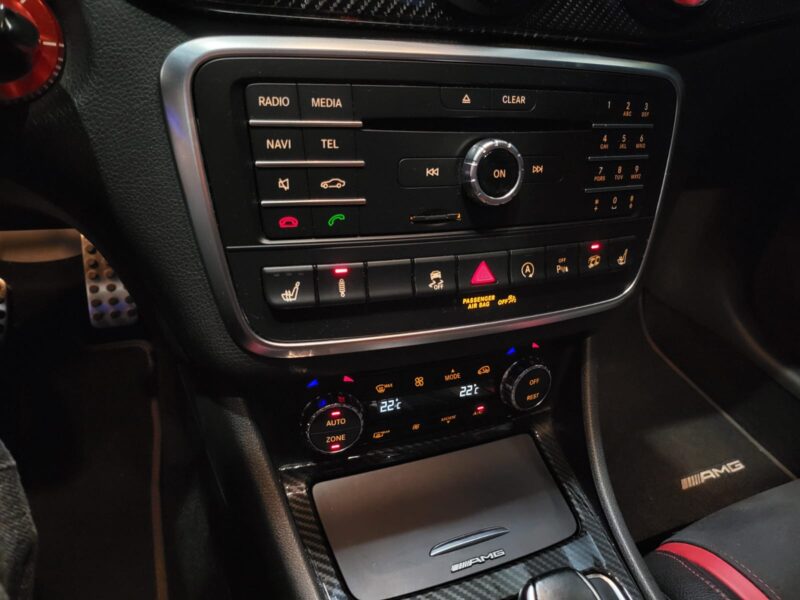 MERCEDES-BENZ GLA 45 AMG 4MATIC 381cv 7G-DCT // SIEGES CHAUFFANTS/CAMERA DE RECUL/OUVERTURE CLAPETS