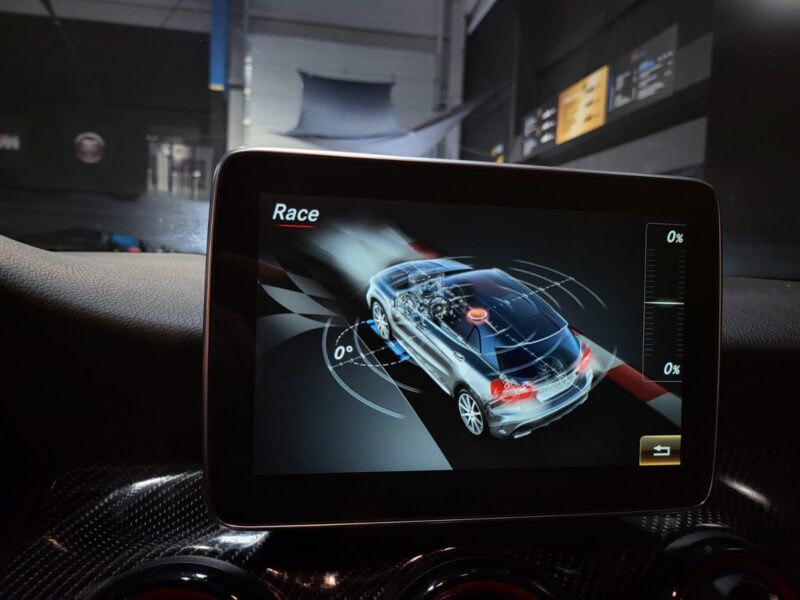 MERCEDES-BENZ GLA 45 AMG 4MATIC 381cv 7G-DCT // SIEGES CHAUFFANTS/CAMERA DE RECUL/OUVERTURE CLAPETS