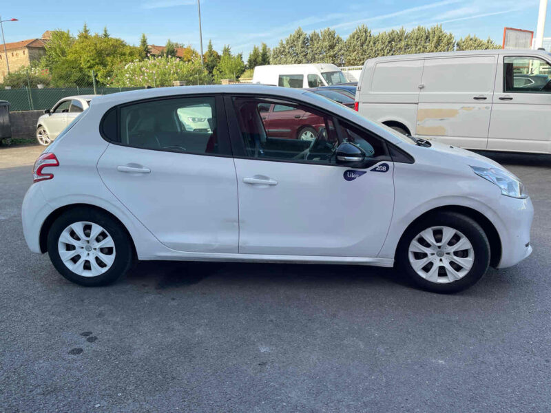 PEUGEOT 208 I 2015