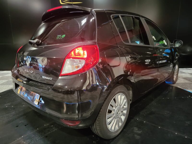 RENAULT CLIO III 1.5 dCi 90cv 20TH 5p // DISTRIBUTION, REVISION, CT A JOUR/PRET A PARTIR