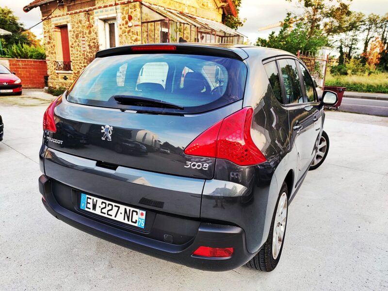 PEUGEOT 3008 2013