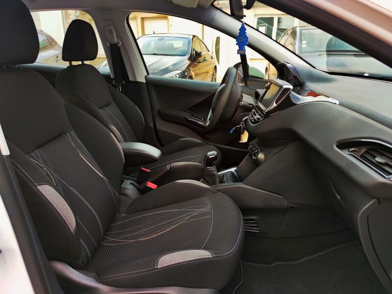 PEUGEOT 208 I 2014