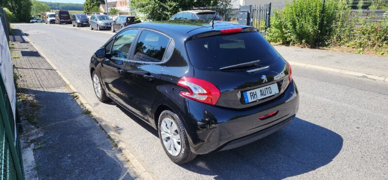 PEUGEOT 208 1.2 STYLE 82CH