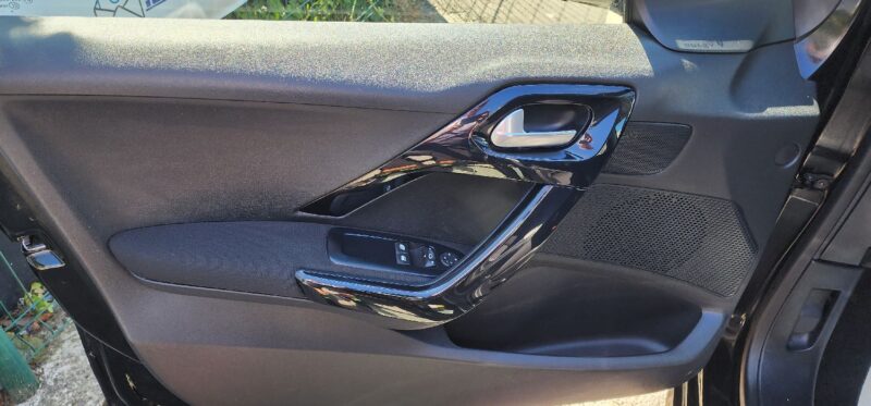 PEUGEOT 208 1.2 STYLE 82CH