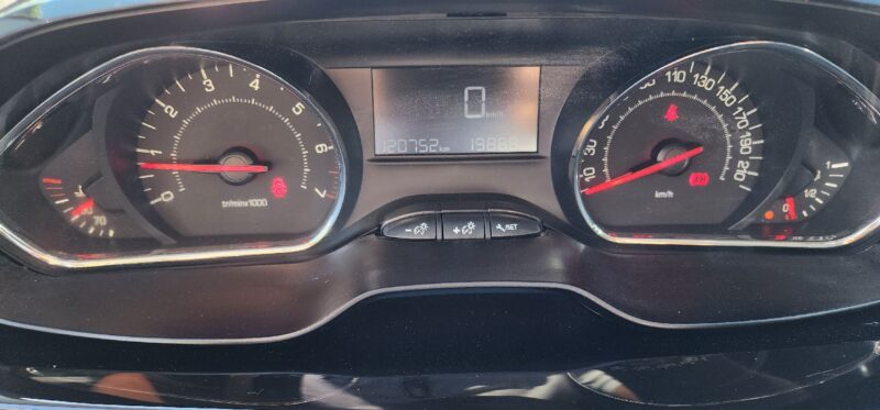 PEUGEOT 208 1.2 STYLE 82CH