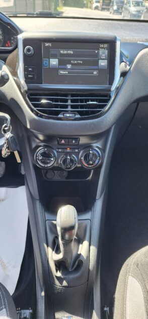 PEUGEOT 208 1.2 STYLE 82CH