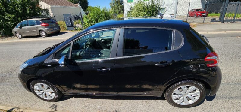 PEUGEOT 208 1.2 STYLE 82CH