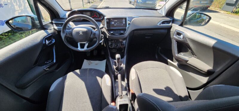 PEUGEOT 208 1.2 STYLE 82CH