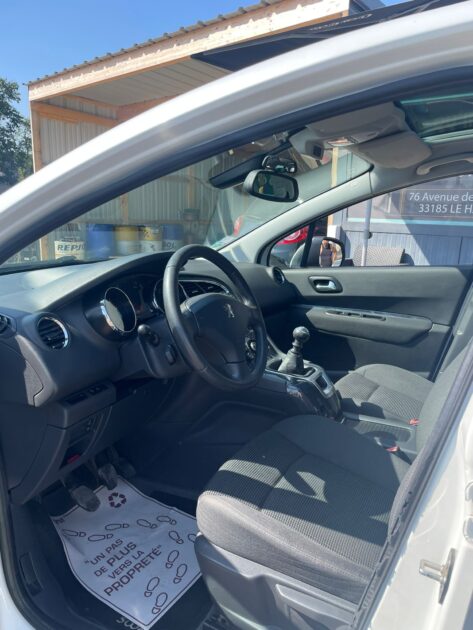 PEUGEOT 5008