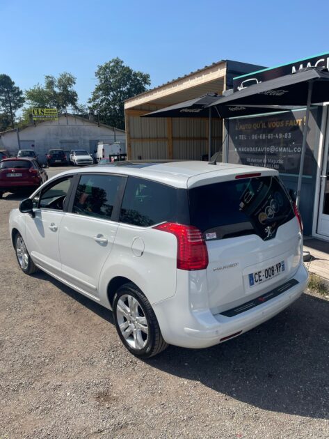 PEUGEOT 5008