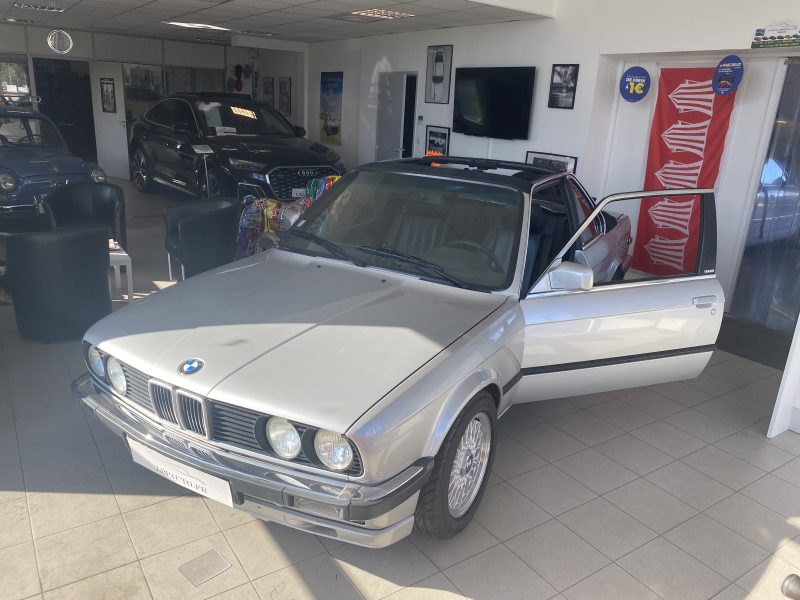 B.M.W. SERIE 3 E30 320i  BAUR  1984