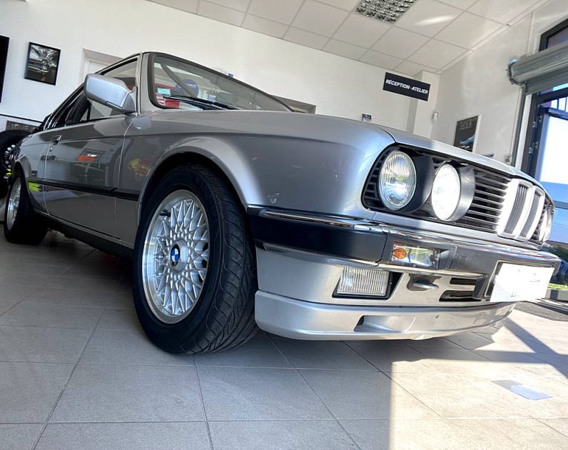 B.M.W. SERIE 3 E30 320i  BAUR  1984