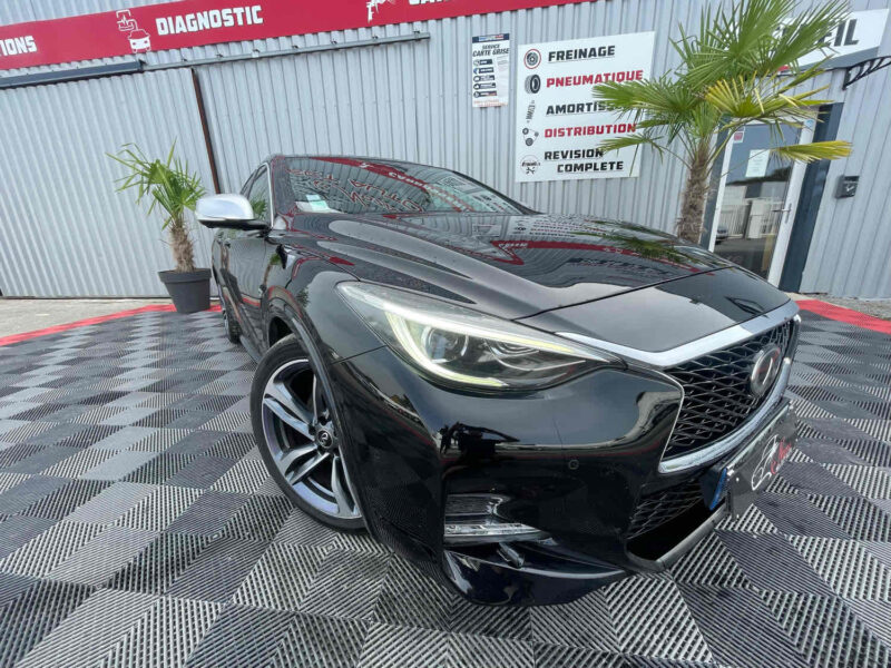 INFINITI Q30S 2016