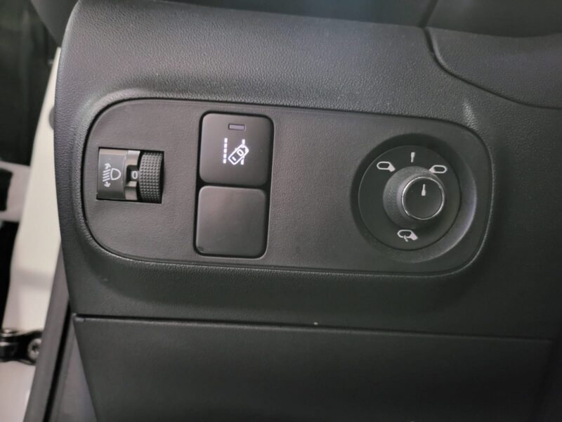 CITROEN C3 III 1.2 PureTech 82cv Shine 5p // APPLE CARPLAY/RADAR-AR/REGULATEUR-LIMITEUR DE VITESSE