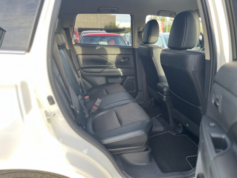 MITSUBISHI OUTLANDER III 2014