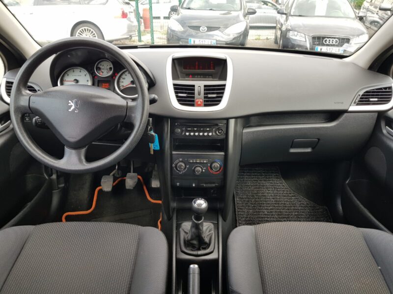 PEUGEOT 207 1.4i 75CV URBAN