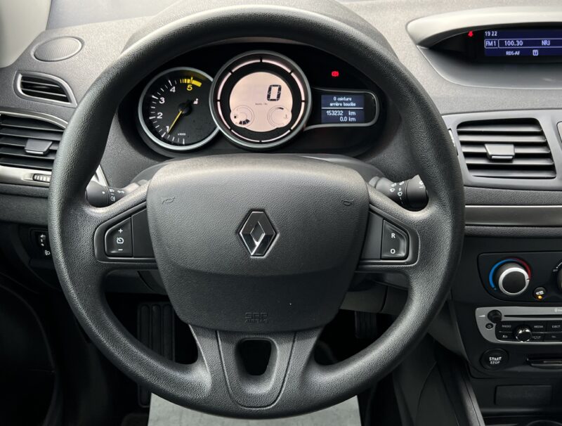 RENAULT MEGANE RENAULT MEGANE 3 III PHASE 2 1.5 DCI 95 Cv 1ERE MAIN / BLUETOOTH REGULATEUR CRIT AIR 