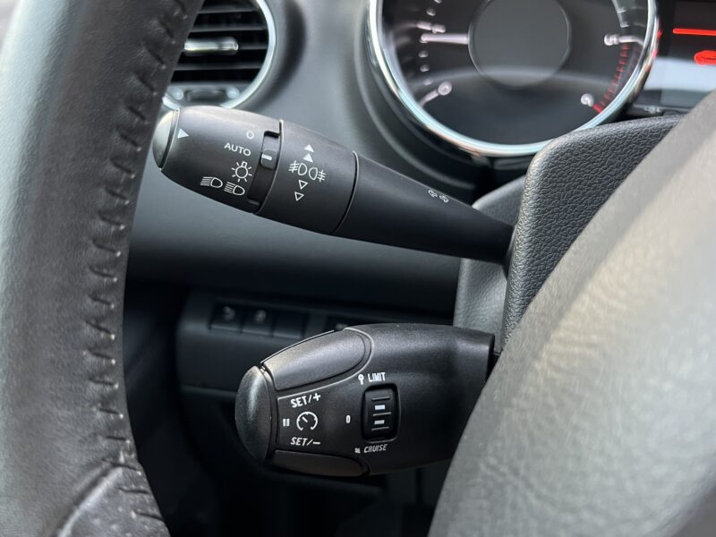 PEUGEOT 5008 FELINE 1.6 HDI 115 Cv FULL OPTIONS / LECTEUR DVD GPS CUIR TOIT PANO - Garantie1an