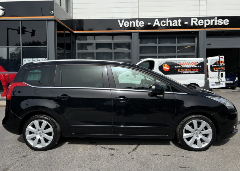PEUGEOT 5008 FELINE 1.6 HDI 115 Cv FULL OPTIONS / LECTEUR DVD GPS CUIR TOIT PANO - Garantie1an