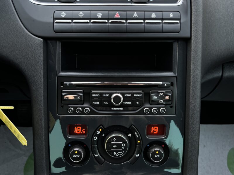 PEUGEOT 5008 FELINE 1.6 HDI 115 Cv FULL OPTIONS / LECTEUR DVD GPS CUIR TOIT PANO - Garantie1an