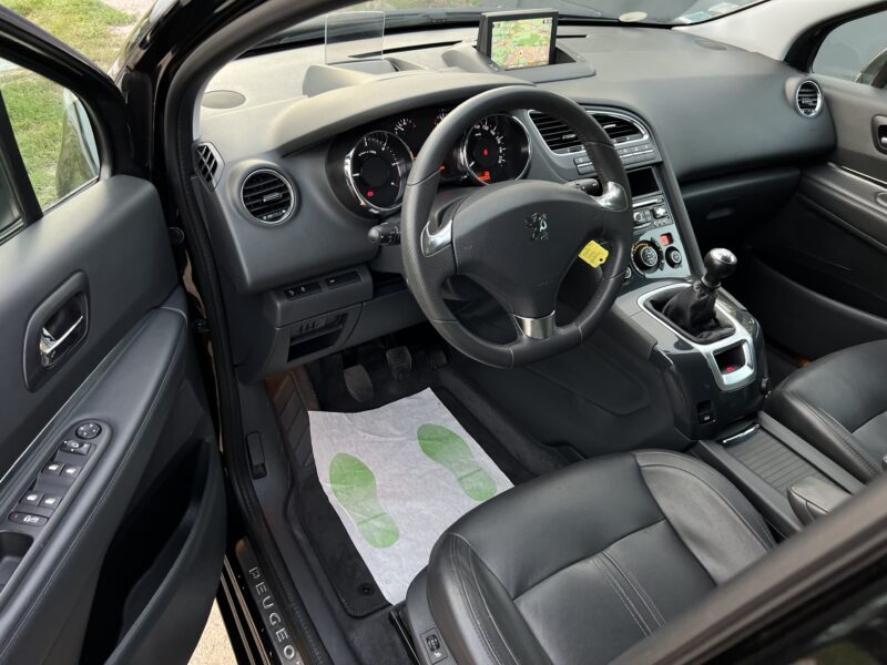 PEUGEOT 5008 FELINE 1.6 HDI 115 Cv FULL OPTIONS / LECTEUR DVD GPS CUIR TOIT PANO - Garantie1an