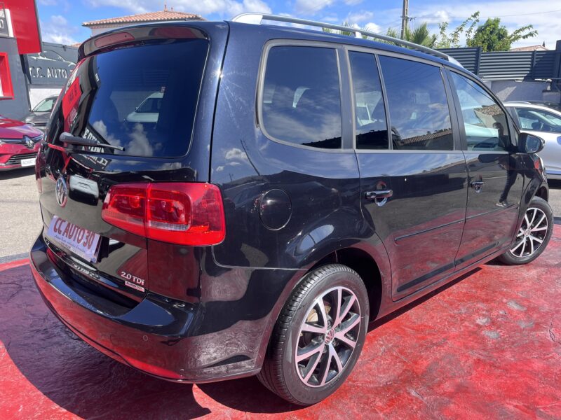 VOLKSWAGEN TOURAN 2011