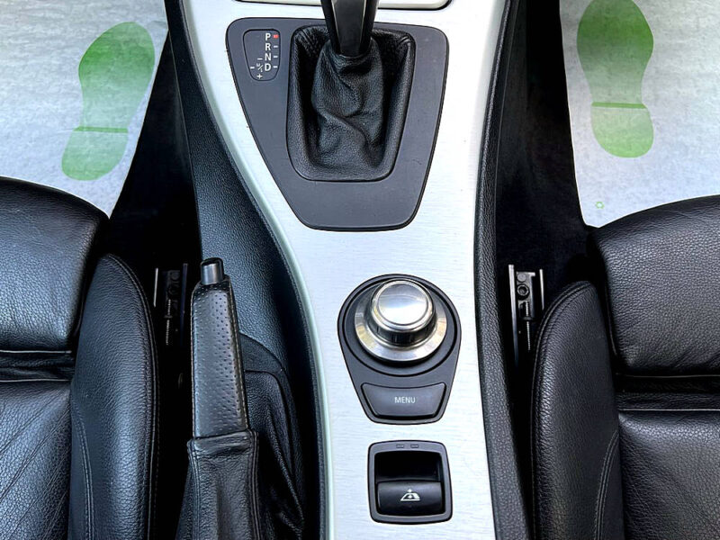 BMW SERIE 3 E93 CABRIOLET 330D 3.0. 6 CYLINDRES 231 PACK M SPORT / CUIR GPS BLUETOOTH - Garantie1an