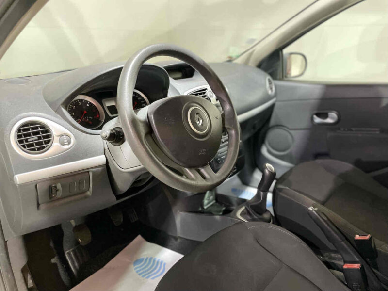 RENAULT CLIO III Phase 2 2010  1.5 dCi 68cv