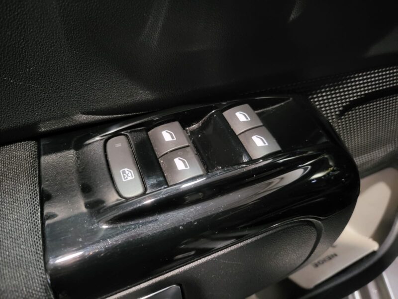 CITROEN C3 III 1.5 BlueHDi 100cv Shine // APPLE CARPLAY/CAMERA DE RECUL/RADAR-AR