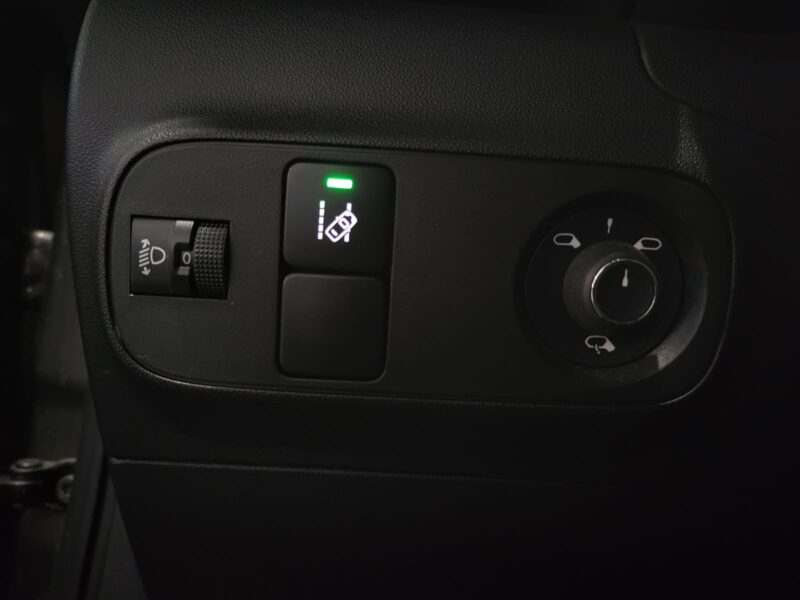 CITROEN C3 III 1.5 BlueHDi 100cv Shine // APPLE CARPLAY/CAMERA DE RECUL/RADAR-AR