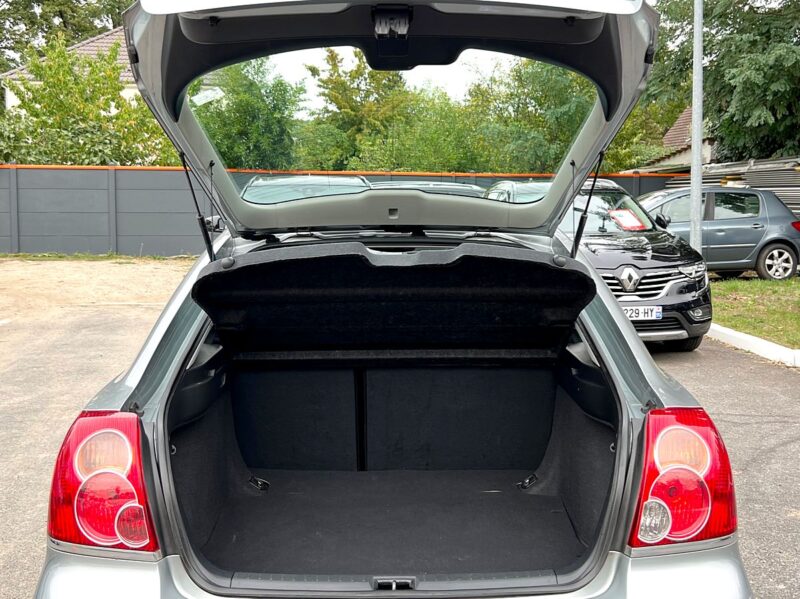 TOYOTA AVENSIS II PHASE 2 2.0 D-4D 126 Cv 1ERE MAIN 87 200 Kms BVM6 / GPS REGULATEUR - Garantie1an