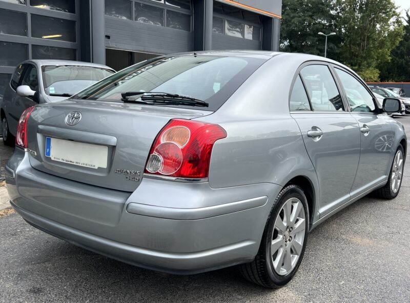 TOYOTA AVENSIS II PHASE 2 2.0 D-4D 126 Cv 1ERE MAIN 87 200 Kms BVM6 / GPS REGULATEUR - Garantie1an
