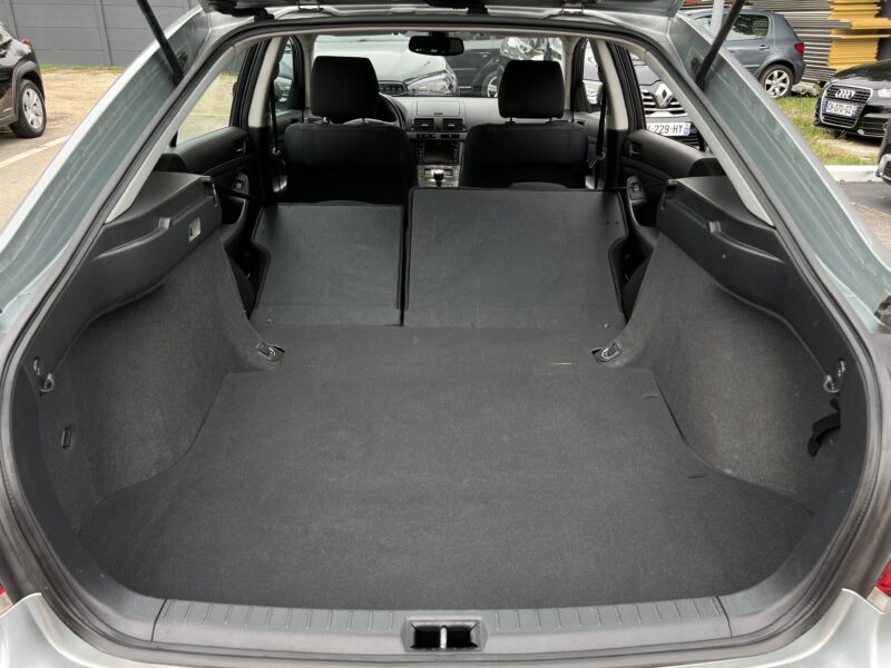 TOYOTA AVENSIS II PHASE 2 2.0 D-4D 126 Cv 1ERE MAIN 87 200 Kms BVM6 / GPS REGULATEUR - Garantie1an