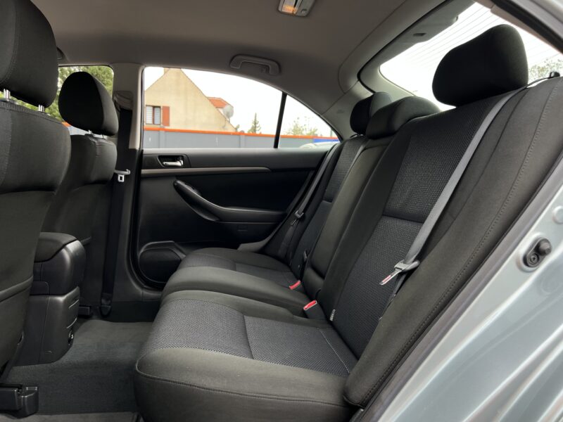 TOYOTA AVENSIS II PHASE 2 2.0 D-4D 126 Cv 1ERE MAIN 87 200 Kms BVM6 / GPS REGULATEUR - Garantie1an